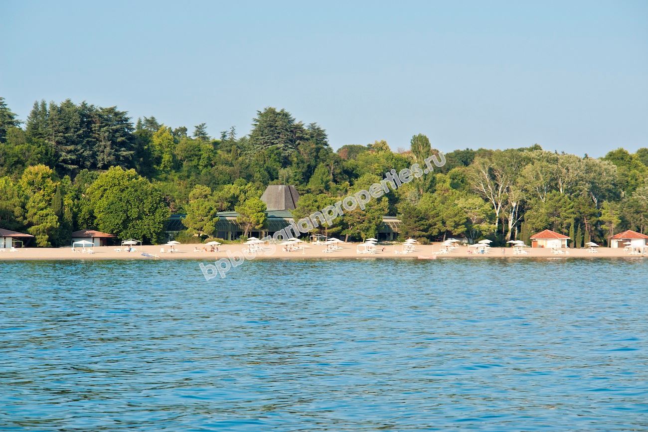 One-bedroom apartments in a new complex close to the beach for sale near the town of Varna - Evxinograd