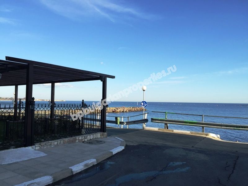 5-bedroom furnished apartment for sale on the second line to the sea in the resort Ravda