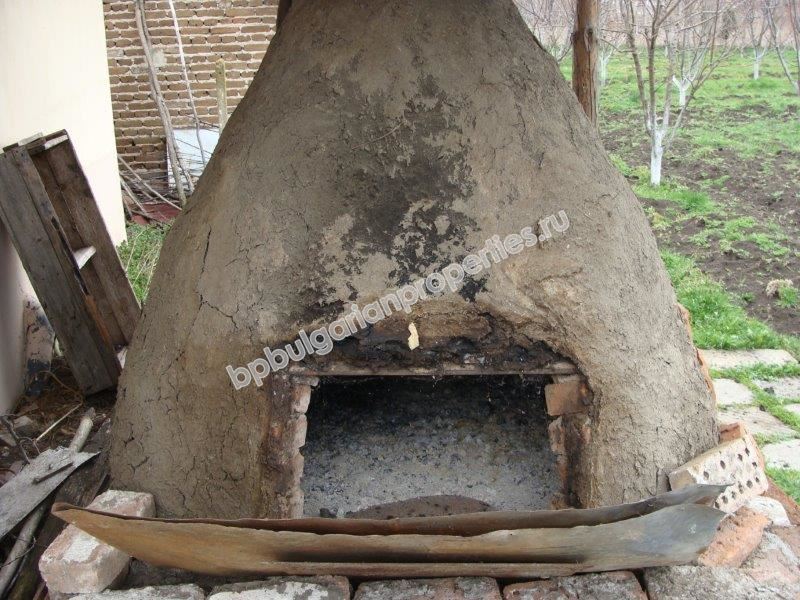 One-storey house with a big plot of land for sale in a village 25 km away from Bourgas