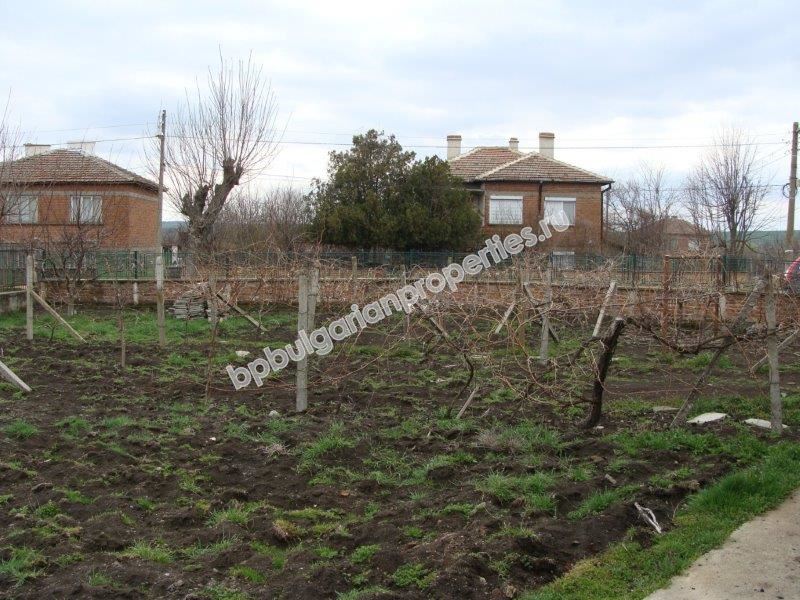 One-storey house with a big plot of land for sale in a village 25 km away from Bourgas
