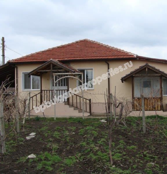 One-storey house with a big plot of land for sale in a village 25 km away from Bourgas