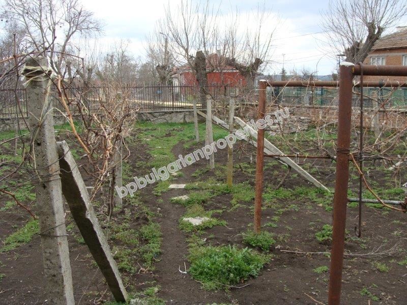 One-storey house with a big plot of land for sale in a village 25 km away from Bourgas
