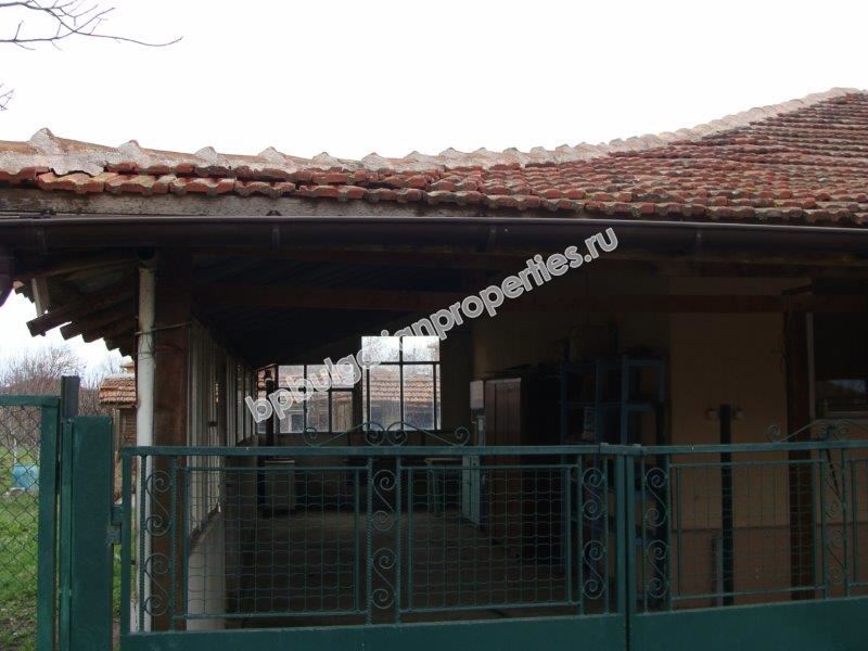 One-storey house with a big plot of land for sale in a village 25 km away from Bourgas