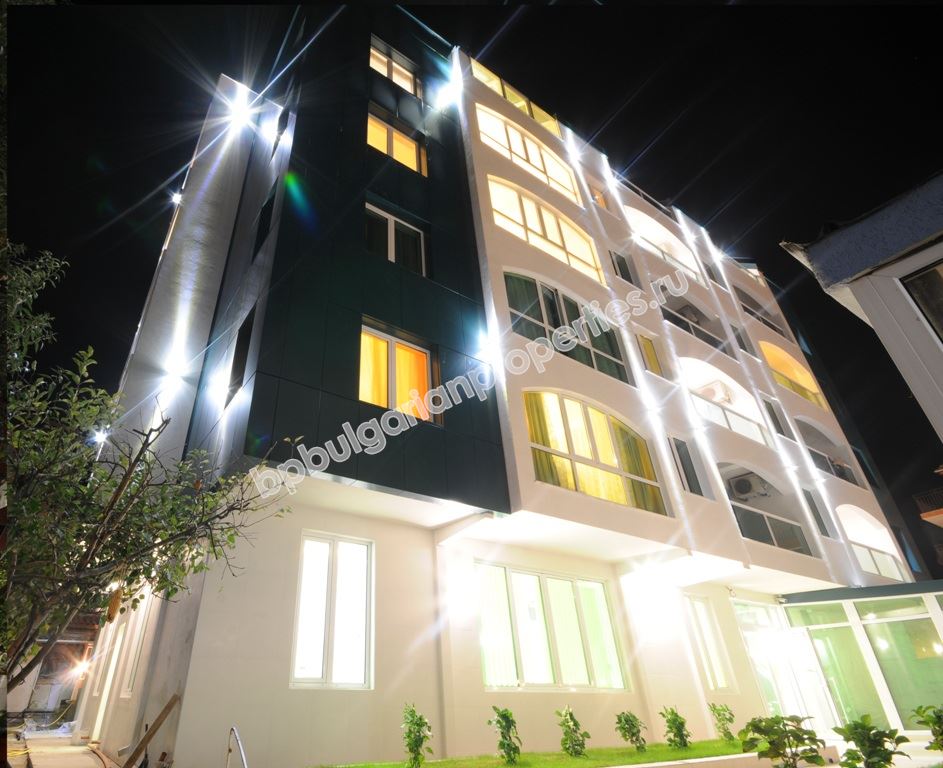 Furnished two-bedroom apartment with a car place for sale in the resort Ravda