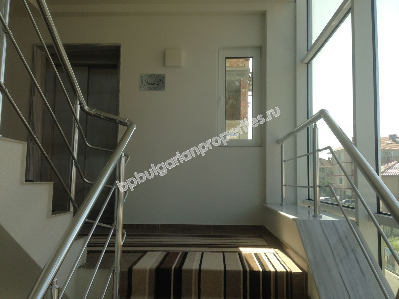 Furnished two-bedroom apartment with a car place for sale in the resort Ravda