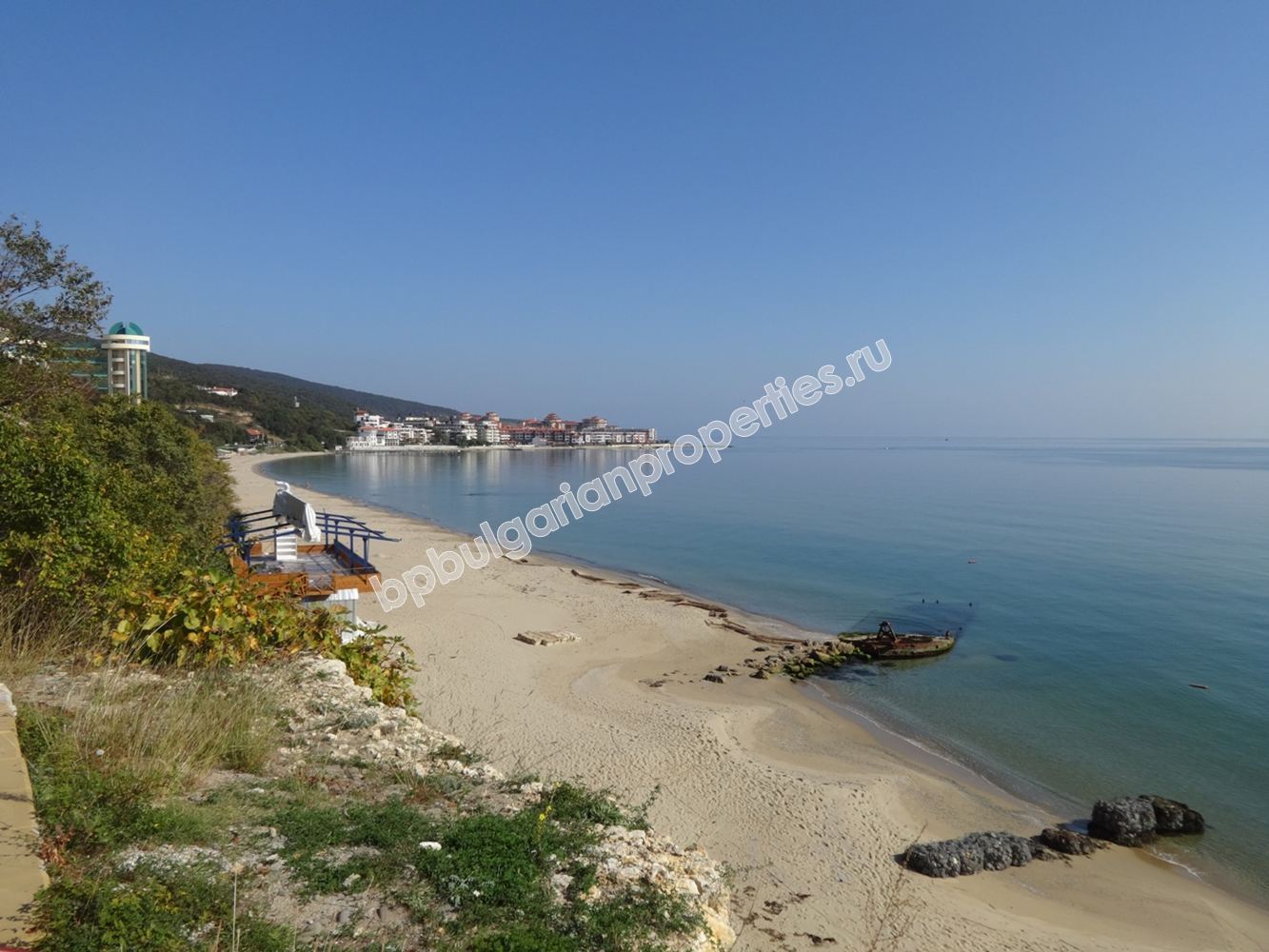 Furnished beachfront studio for sale in the resort Sveti Vlas