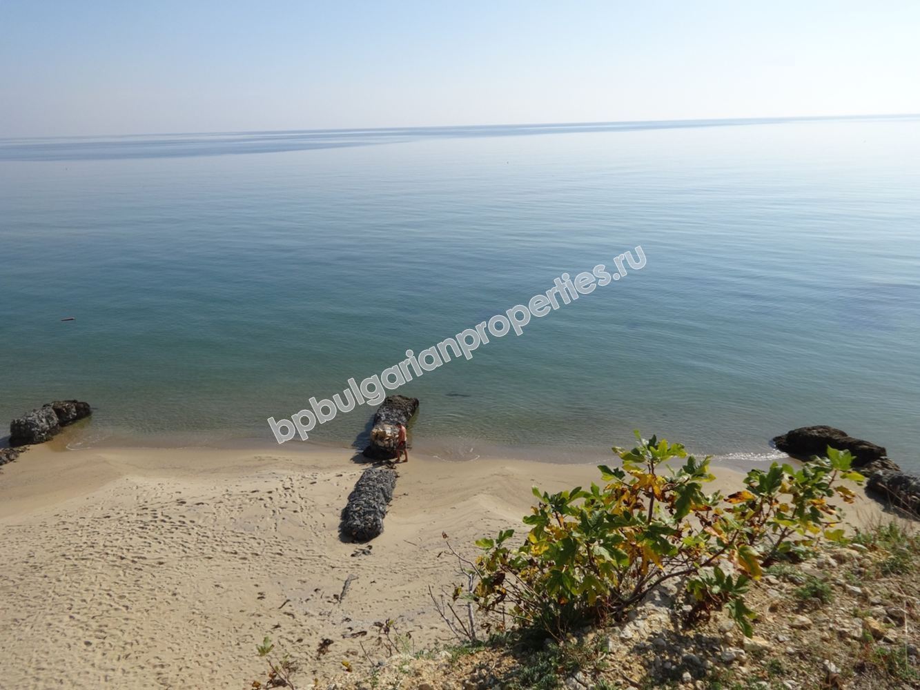 Furnished beachfront studio for sale in the resort Sveti Vlas