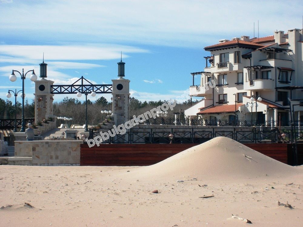 Luxury new one-bedroom apartment on the beach for sale in the resort Lozenets