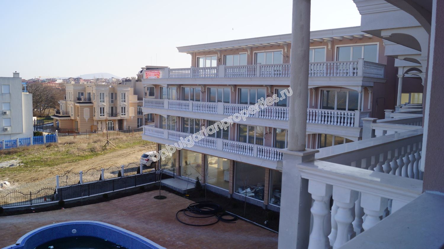 Luxury apartments close to the beach for sale in the resort Lozenets
