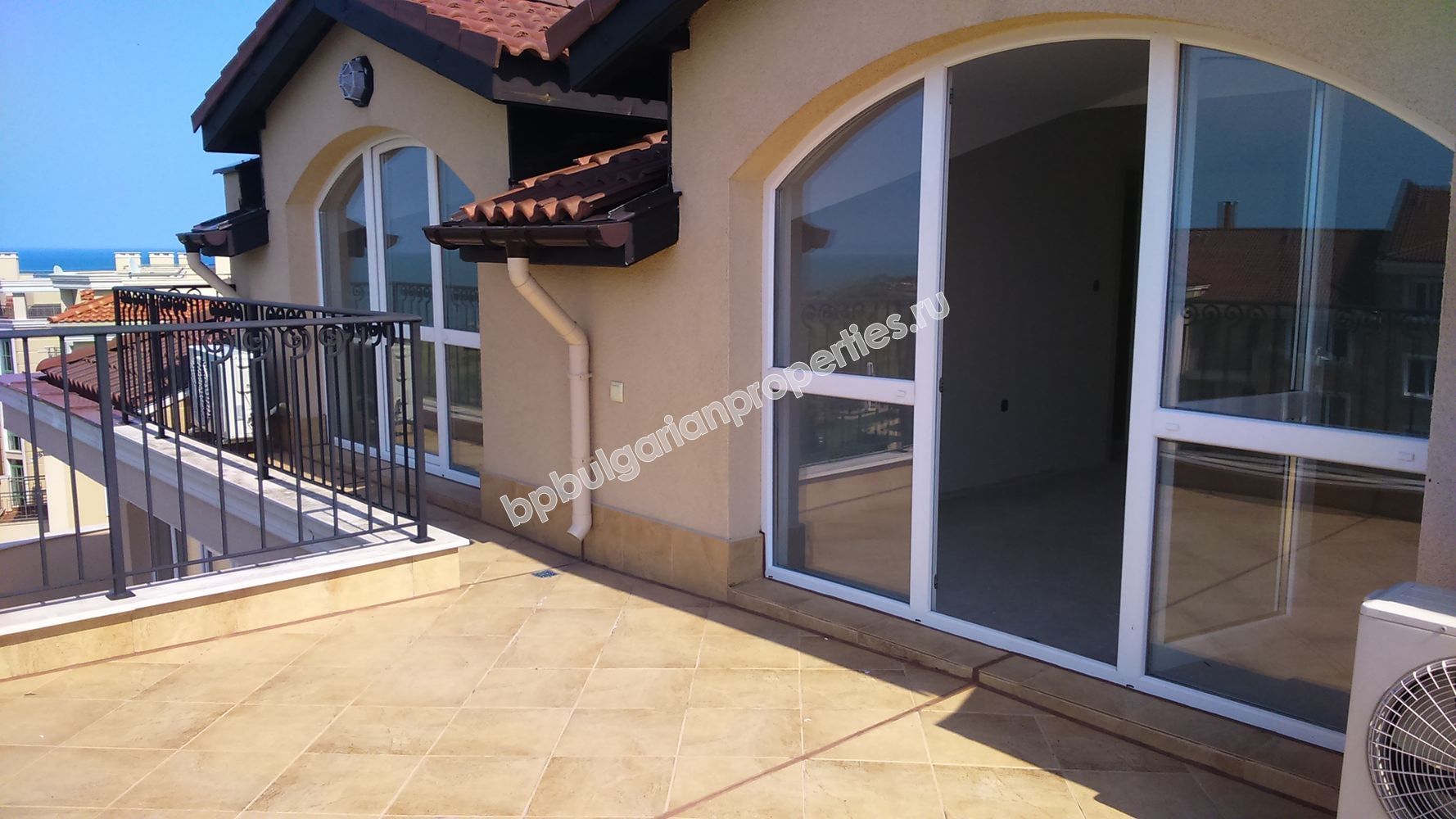 Luxury first line apartaments for sale in the resort Chernomorets Luxury first line apartaments for sale in the resort Chernomorets