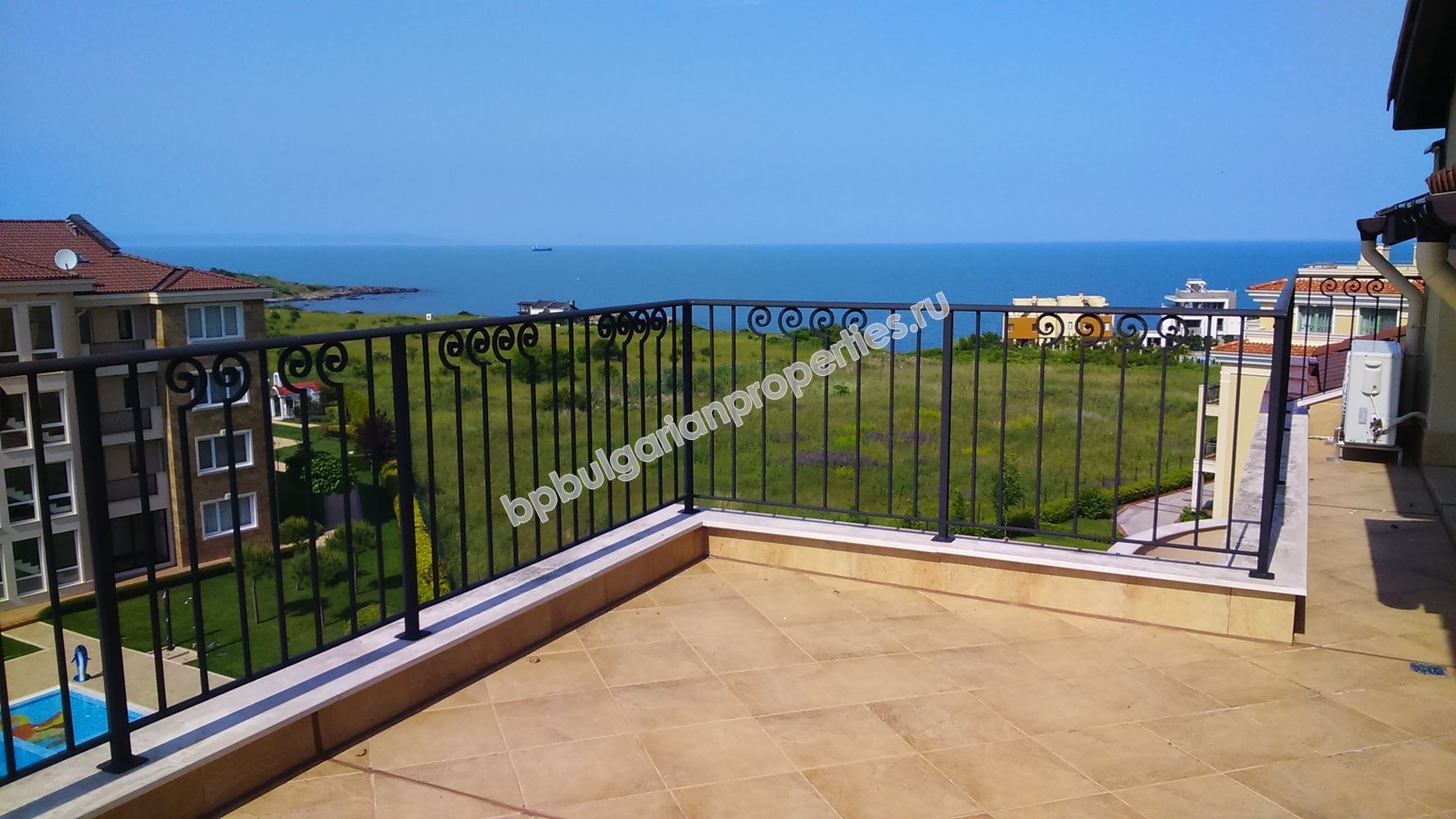 Luxury first line apartaments for sale in the resort Chernomorets Luxury first line apartaments for sale in the resort Chernomorets