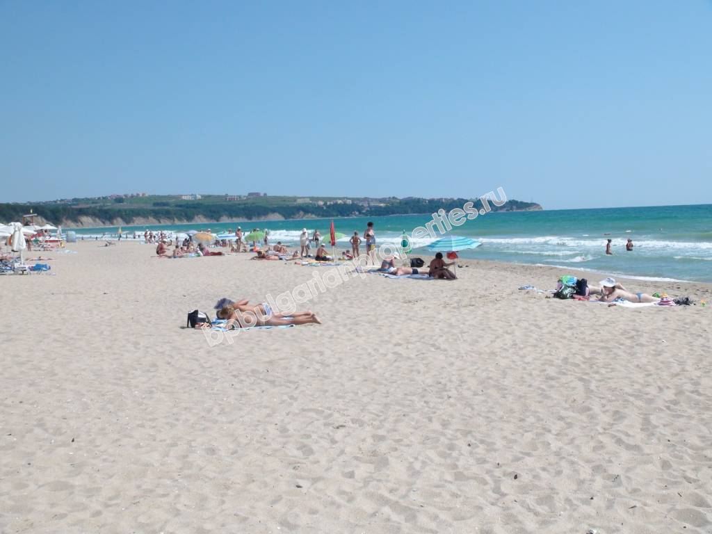 Beachfront furnished one-bedroom apartment for sale in the resort Obzor