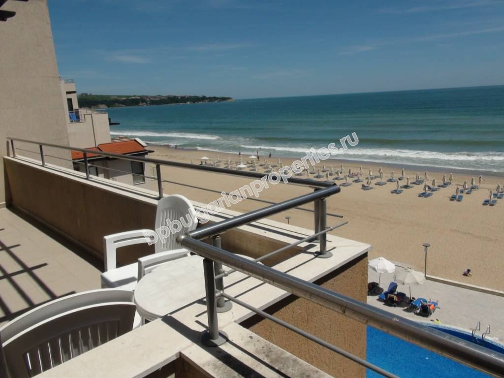Beachfront furnished one-bedroom apartment for sale in the resort Obzor
