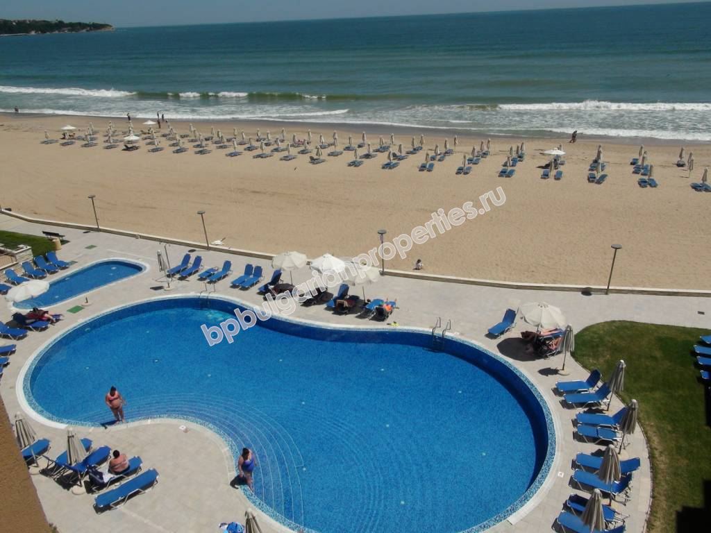 Beachfront furnished one-bedroom apartment for sale in the resort Obzor