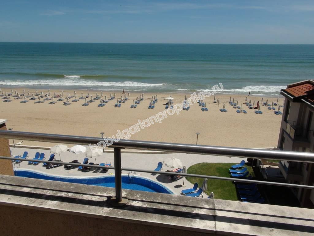 Beachfront furnished one-bedroom apartment for sale in the resort Obzor