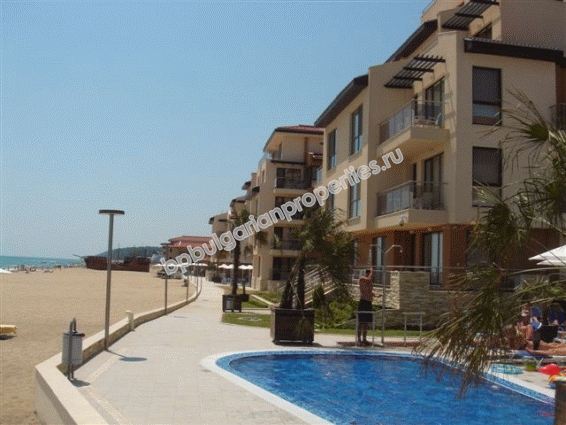 Beachfront furnished one-bedroom apartment for sale in the resort Obzor