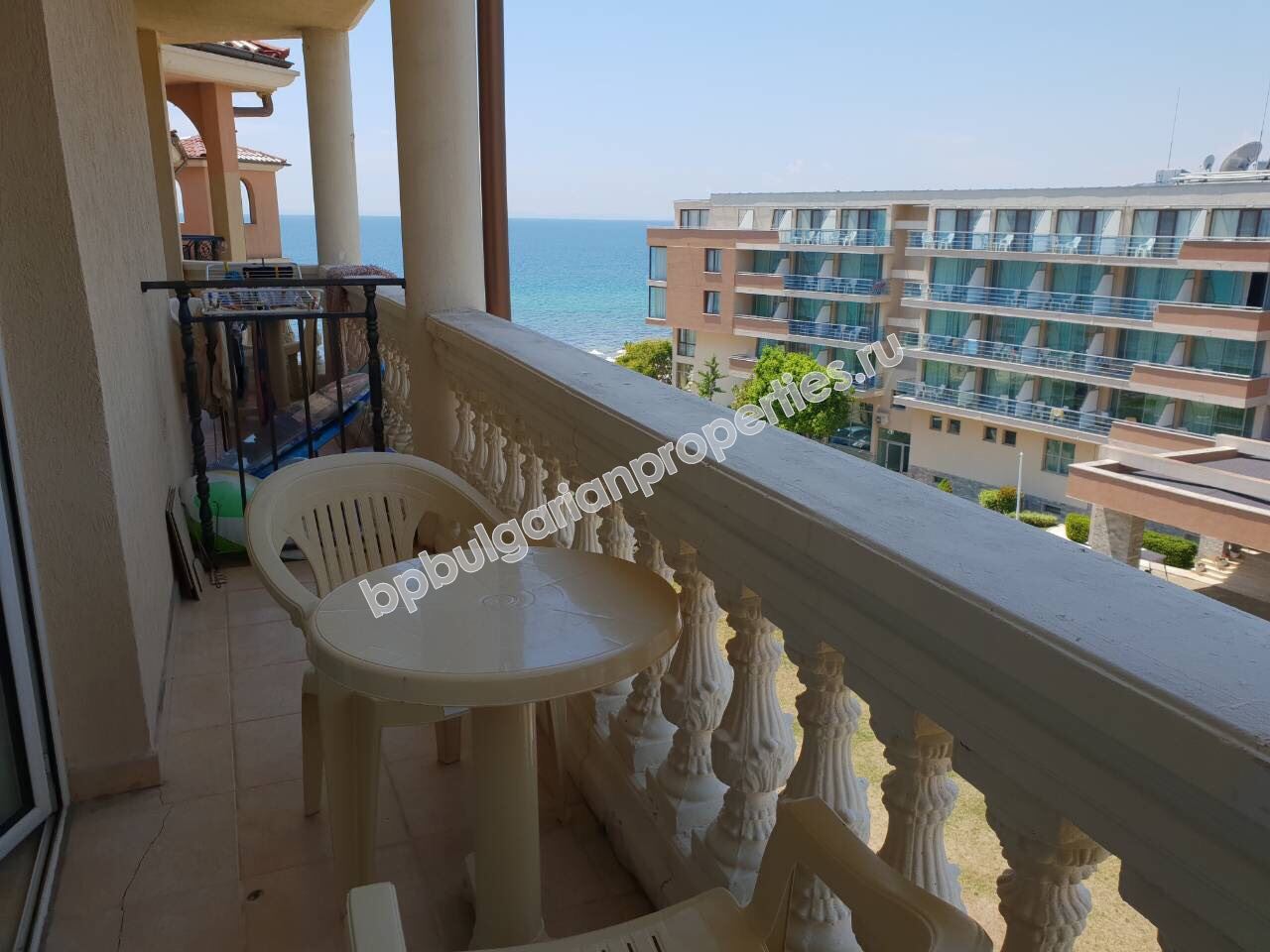 Luxury one-bedroom apartment with sea view for sale in the resort Elenite