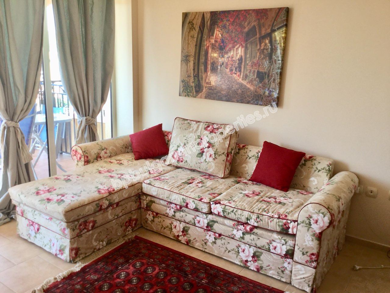 Luxury one-bedroom apartment with sea view for sale in the resort Elenite