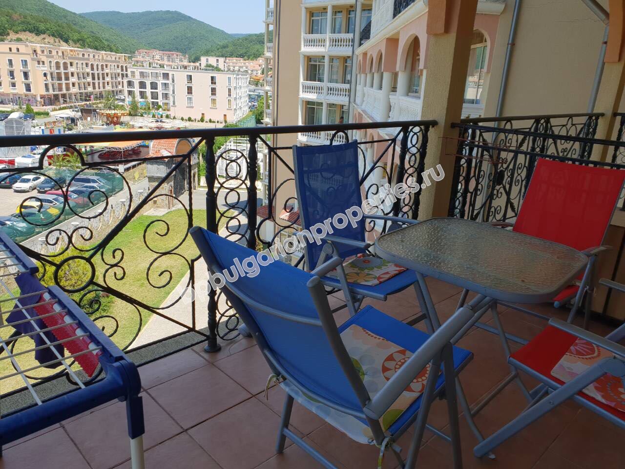 Luxury one-bedroom apartment with sea view for sale in the resort Elenite