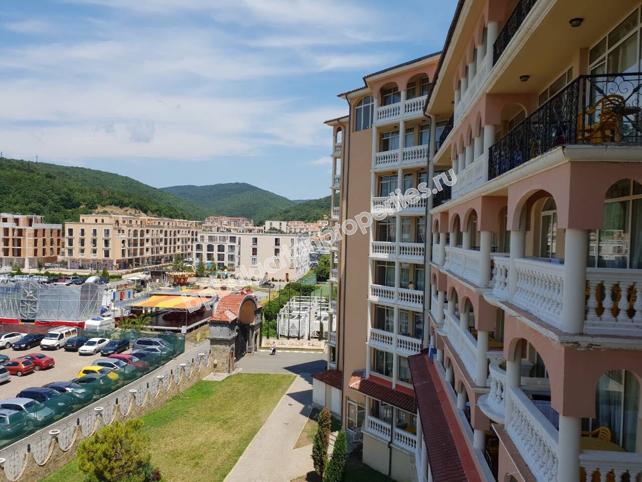 Luxury one-bedroom apartment with sea view for sale in the resort Elenite