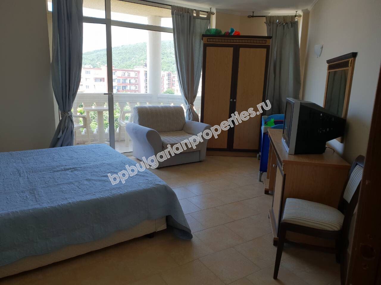 Luxury one-bedroom apartment with sea view for sale in the resort Elenite