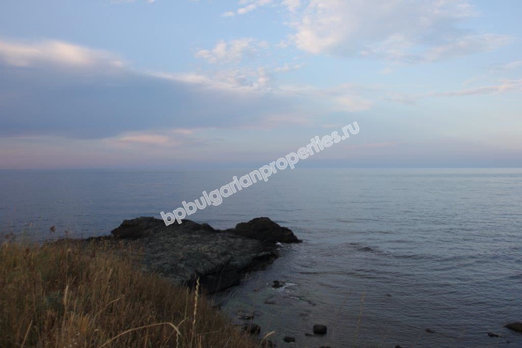 Plot with permission to build a house on the first line in Tsarevo