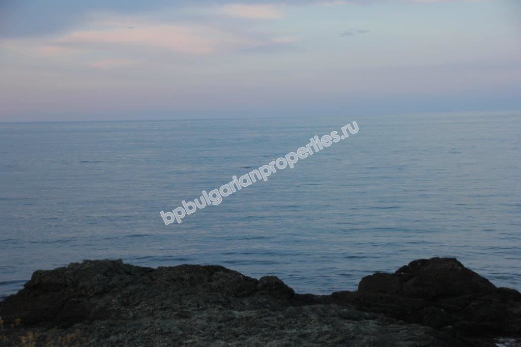 Plot with permission to build a house on the first line in Tsarevo