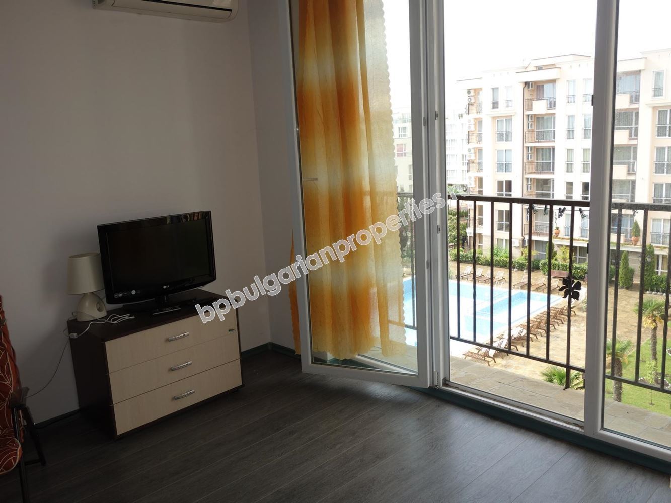 Cheap studio in a gated complex close to the beach in Sunny Beach