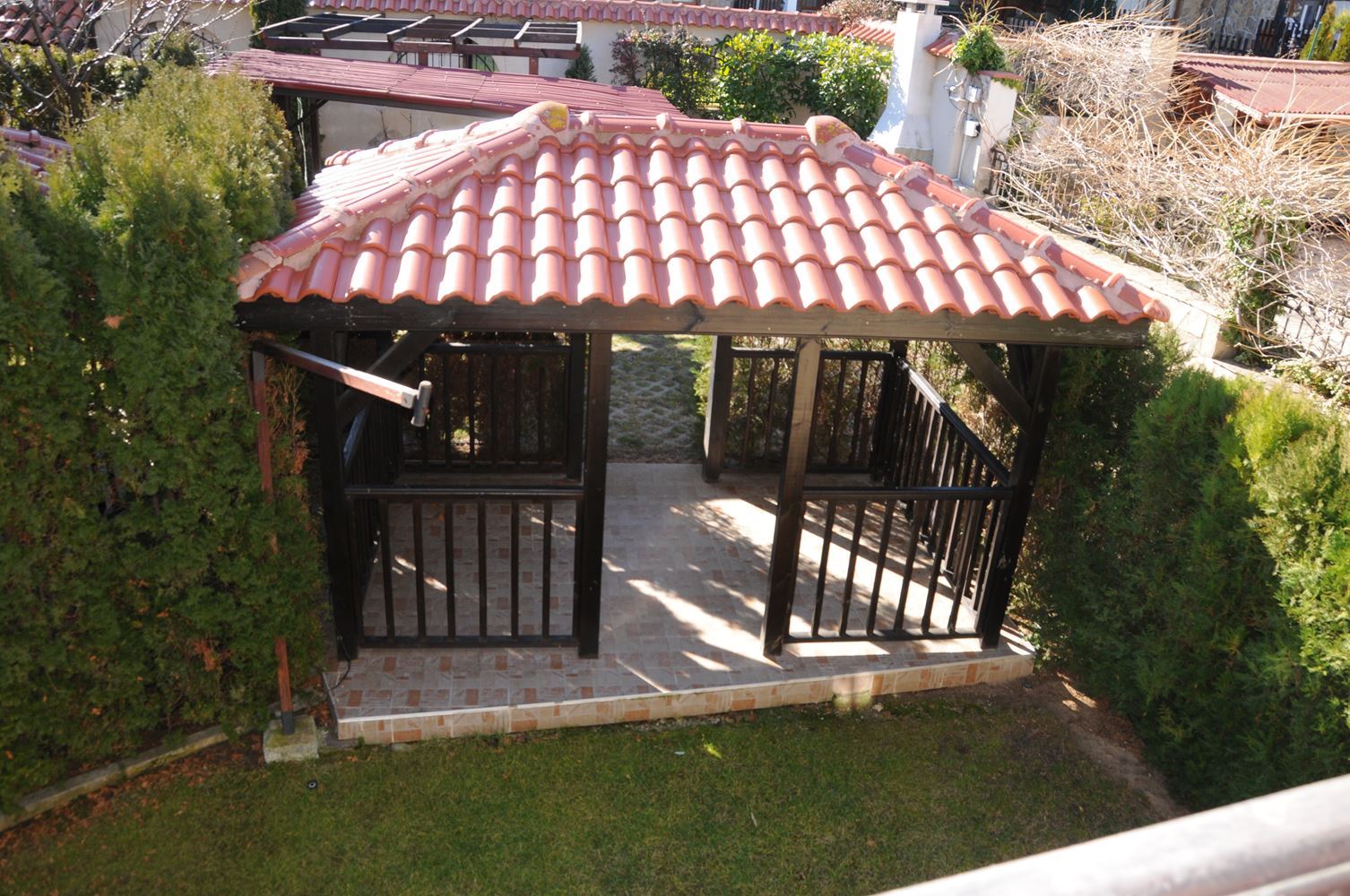 Three-storey furnished house in a complex with a swimming pool 50 meters from Paradise Bay, Sozopol