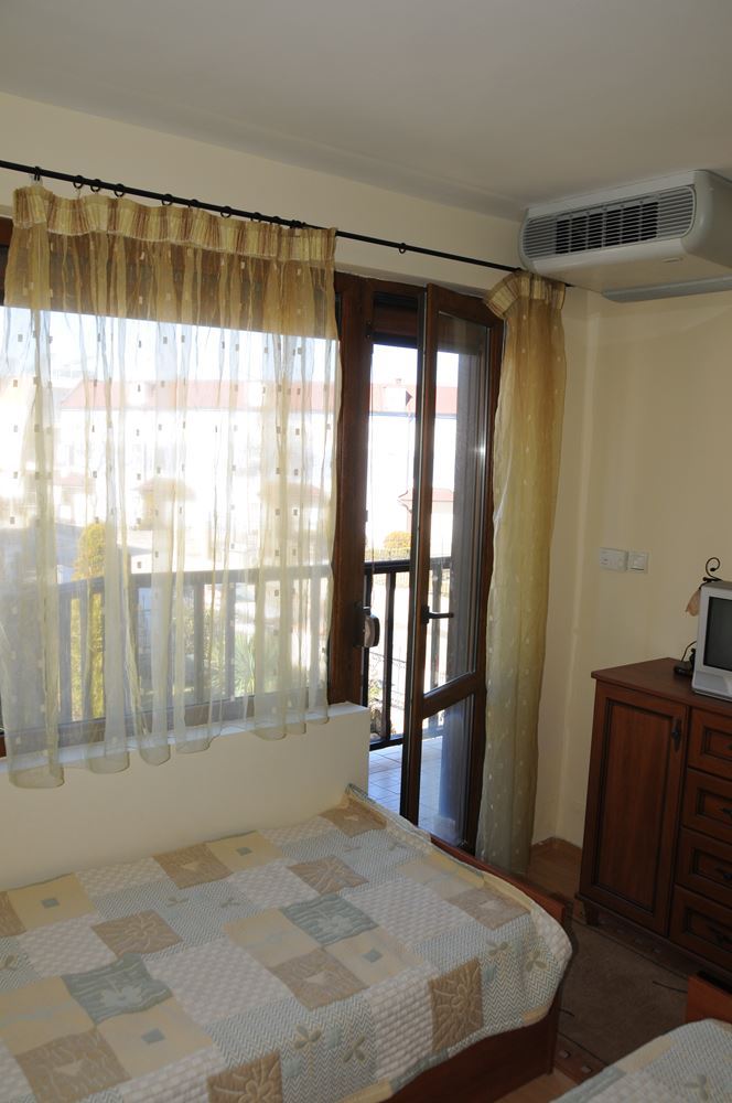 Three-storey furnished house in a complex with a swimming pool 50 meters from Paradise Bay, Sozopol