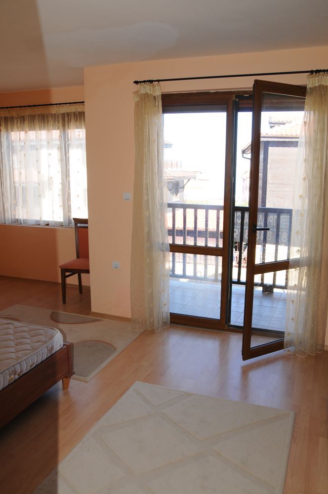 Three-storey furnished house in a complex with a swimming pool 50 meters from Paradise Bay, Sozopol