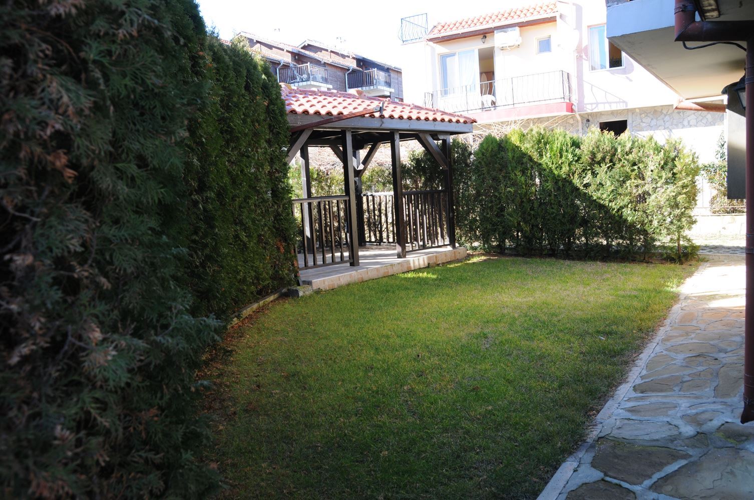 Three-storey furnished house in a complex with a swimming pool 50 meters from Paradise Bay, Sozopol