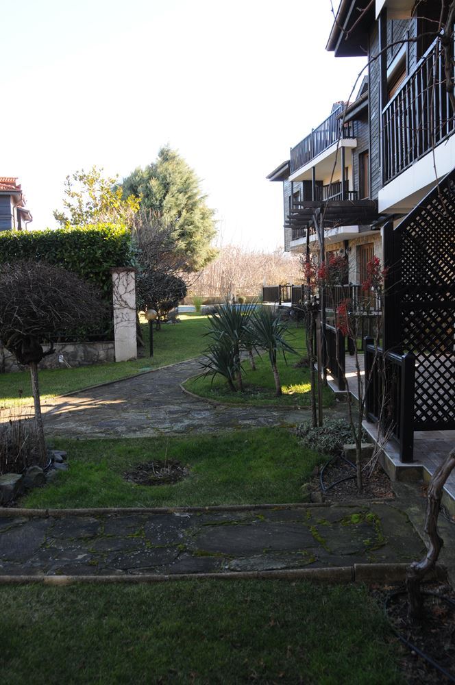 Three-storey furnished house in a complex with a swimming pool 50 meters from Paradise Bay, Sozopol