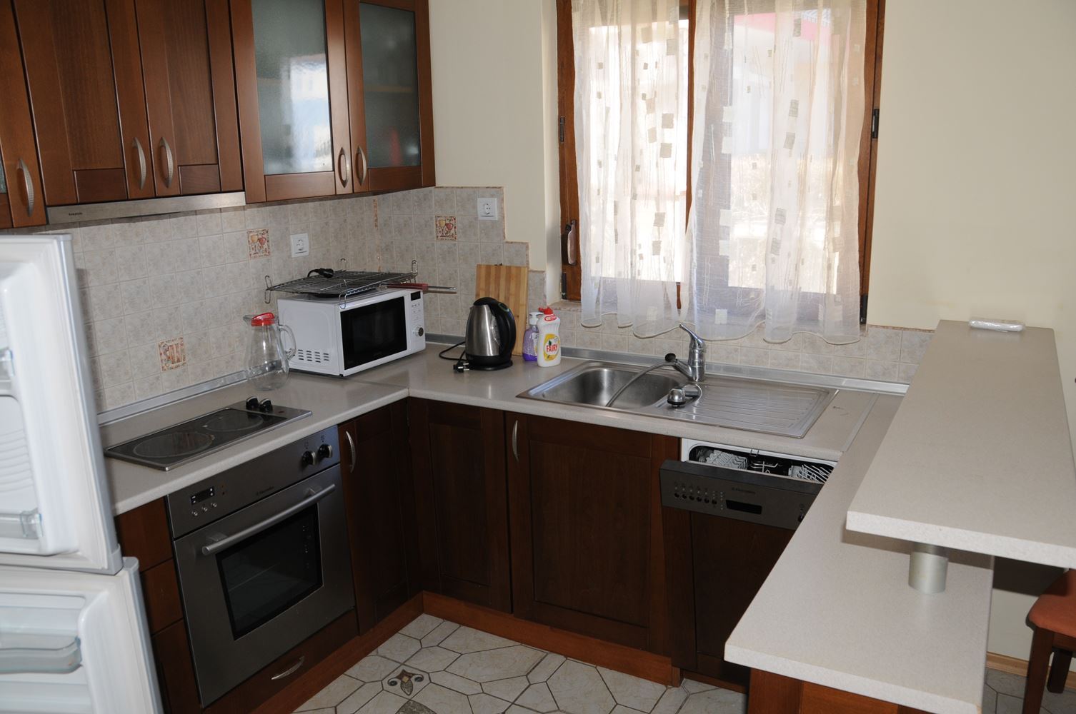Three-storey furnished house in a complex with a swimming pool 50 meters from Paradise Bay, Sozopol