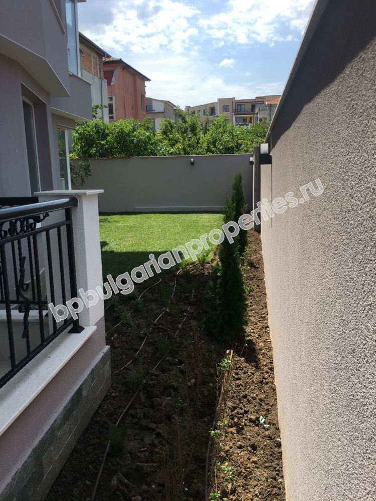 Housing by the sea in Bulgaria. Apartments in a new house with Act 16 in Ravda