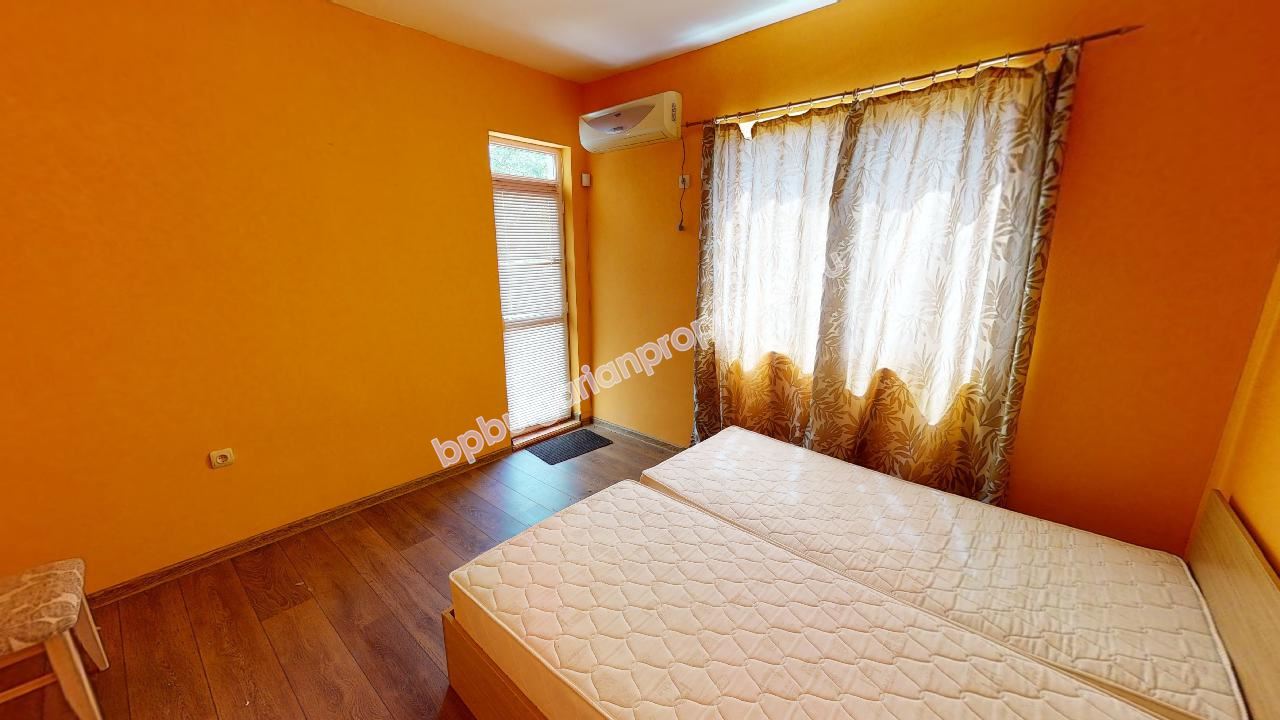 Two-storey house with three bedrooms and a swimming pool close to the city of Burgas and the sea