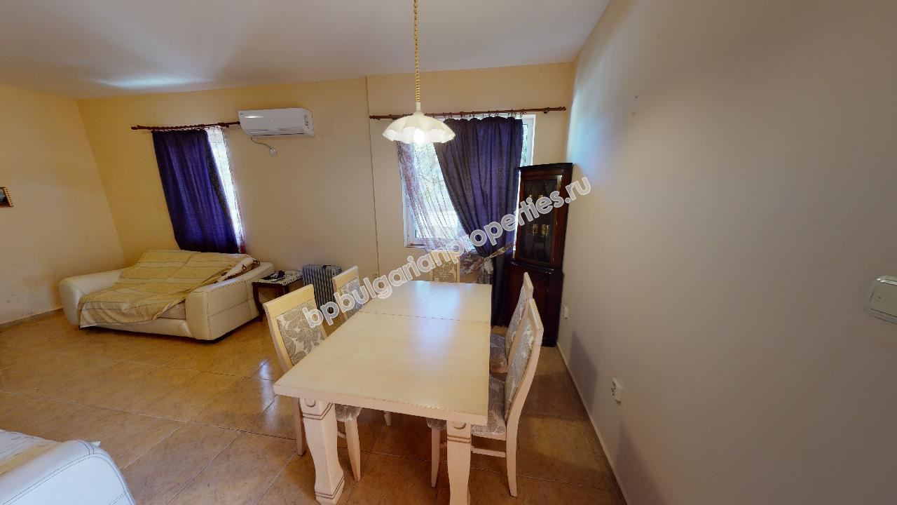 Two-storey house with three bedrooms and a swimming pool close to the city of Burgas and the sea