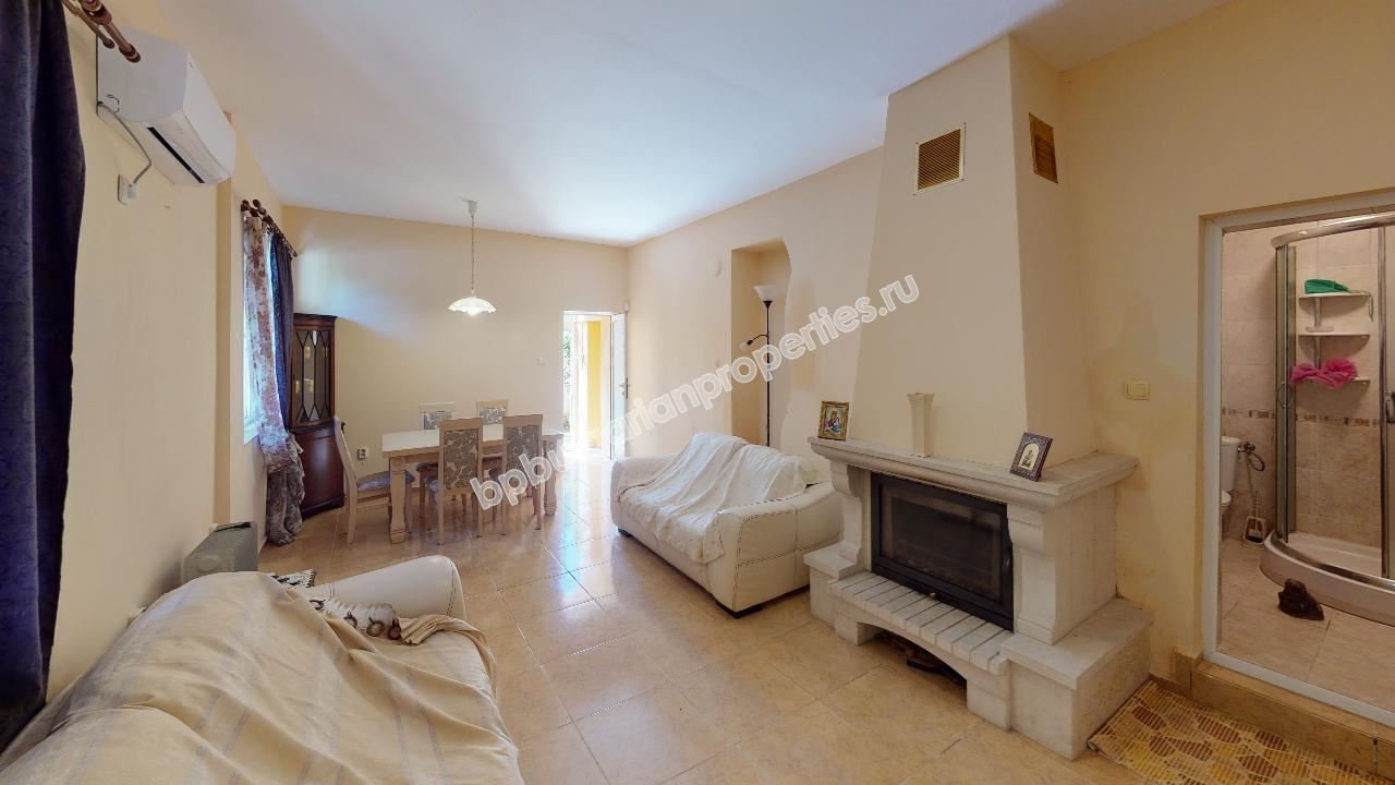 Two-storey house with three bedrooms and a swimming pool close to the city of Burgas and the sea