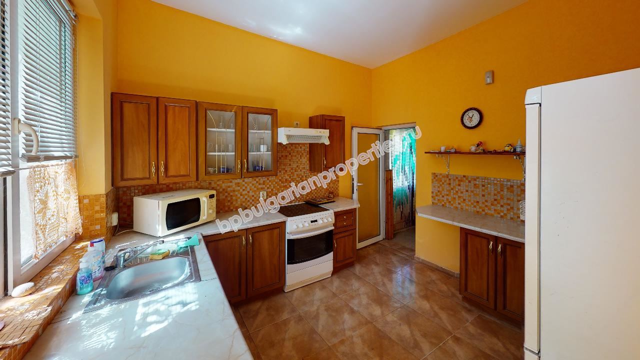 Two-storey house with three bedrooms and a swimming pool close to the city of Burgas and the sea