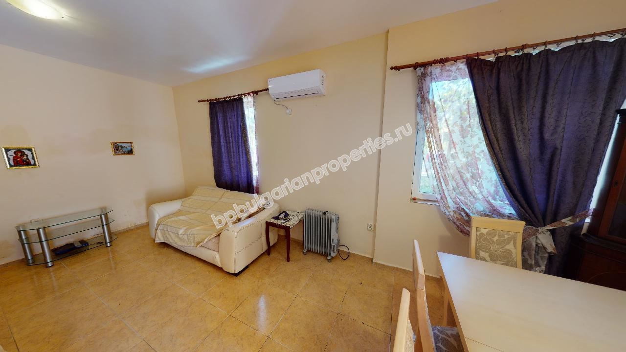 Two-storey house with three bedrooms and a swimming pool close to the city of Burgas and the sea