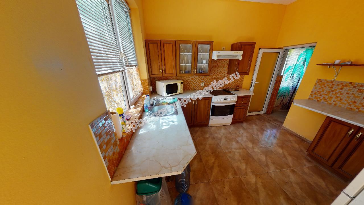 Two-storey house with three bedrooms and a swimming pool close to the city of Burgas and the sea