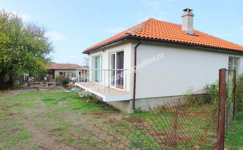 New one-storey house with a plot close to Burgas