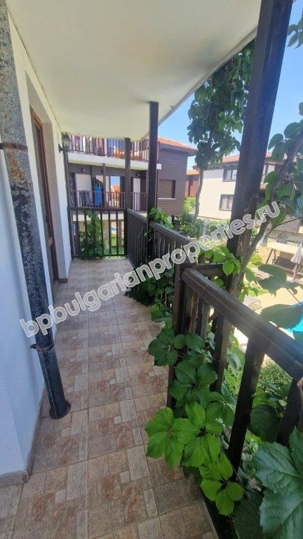 Three-story house in a gated complex for rent
