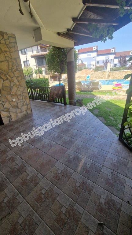 Three-story house in a gated complex for rent
