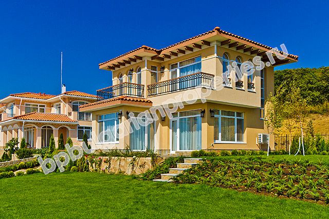Luxury houses for sale in a village complex close to the sea in the resort Kosharitsa