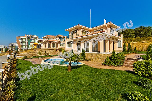 Luxury houses for sale in a village complex close to the sea in the resort Kosharitsa