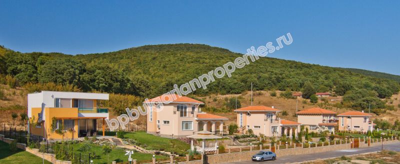 Luxury houses for sale in a village complex close to the sea in the resort Kosharitsa
