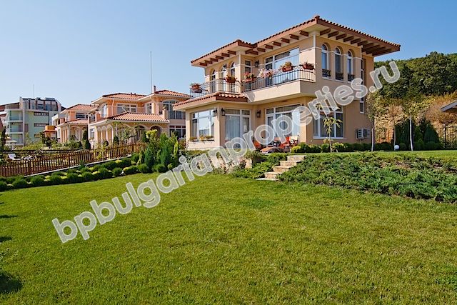 Luxury houses for sale in a village complex close to the sea in the resort Kosharitsa