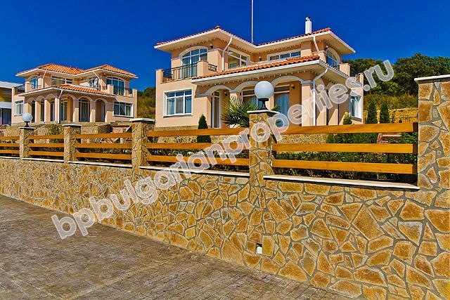 Luxury houses for sale in a village complex close to the sea in the resort Kosharitsa