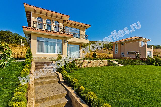 Luxury houses for sale in a village complex close to the sea in the resort Kosharitsa